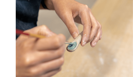 Atelier parent enfant modelage poterie Audrey Jezic Céramiques